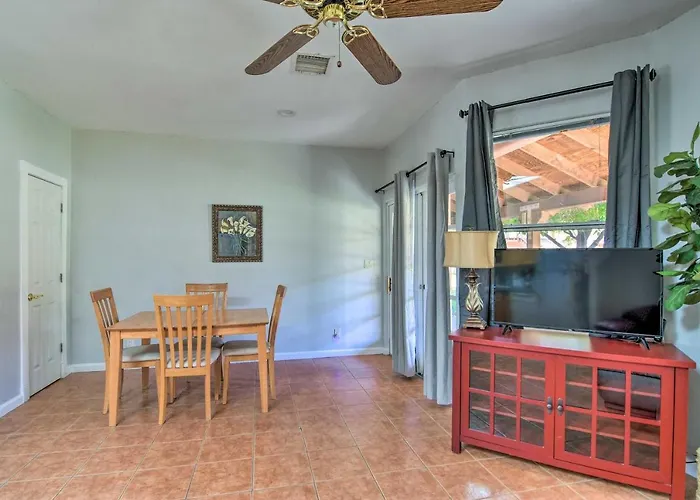 Tranquil W/ Oasis Courtyard! Apartment *