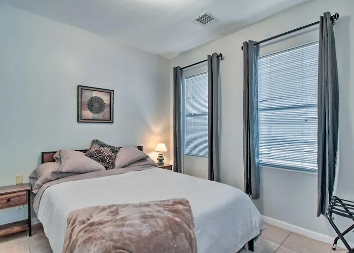 Tranquil W/ Oasis Courtyard! * Eloy