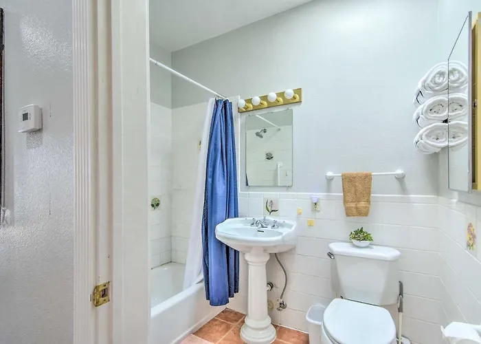 Apartment Tranquil W/ Oasis Courtyard!