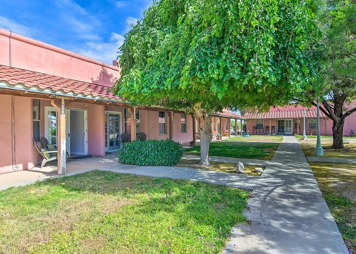 Tranquil W/ Oasis Courtyard! Apartment Eloy